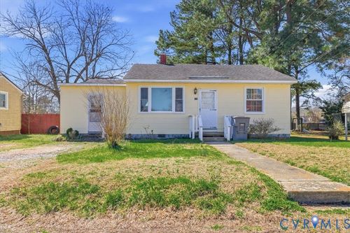 524 Clay St, Wakefield, VA, 23888-2943 | Card Image