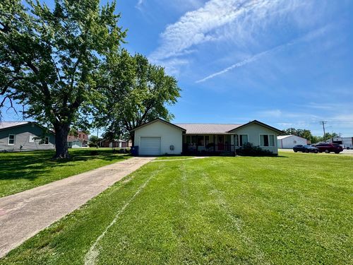 203 W Callie St, Sesser, IL, 62884-1536 | Card Image