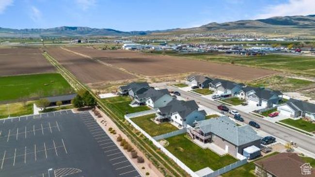 Bird's eye view with a mountain view | Image 43