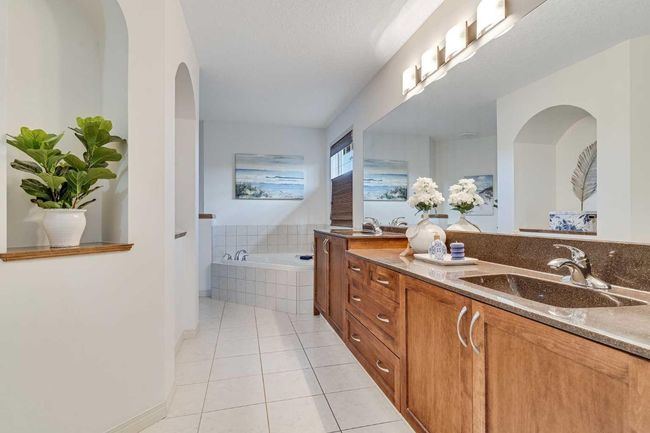 686 Chaparral Dr Se, House other with 5 bedrooms, 4 bathrooms and 4 parking in Calgary AB | Image 33
