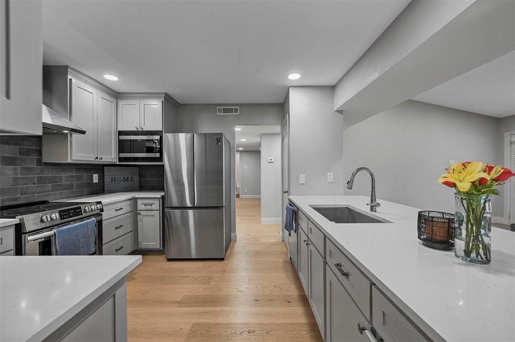 Lockmoor Ln, Dallas, TX 75220