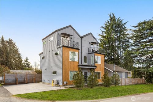 1407 N 103rd St, Seattle, WA, 98133-9406 | Card Image