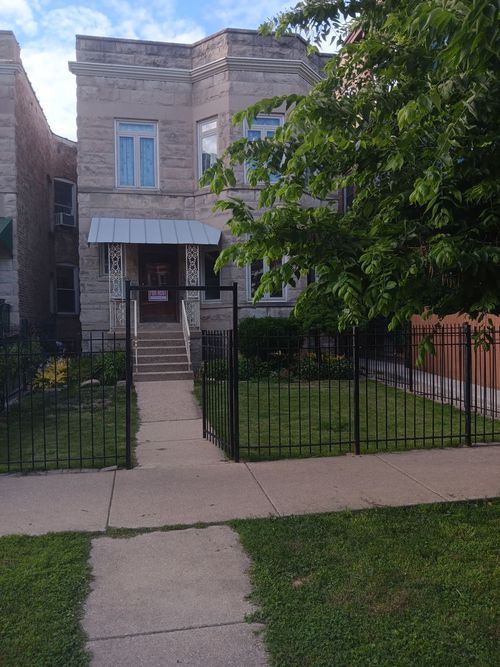 2nd-1300 W Winnemac Ave, Chicago, IL, 60640-8510 | Card Image