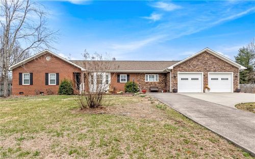 140 Sloan Dr, Winston-Salem, NC, 27103-6626 | Card Image