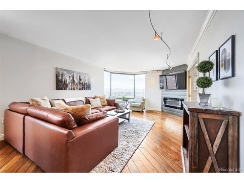 3001-1625 Larimer St, Denver, CO, 80202 | Card Image