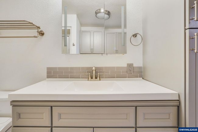 241 Silver Loop, House other with 4 bedrooms, 3 bathrooms and null parking in Silverton OR | Image 37