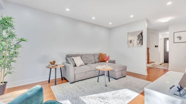 22 Macintyre Lane, Condo with 3 bedrooms, 3 bathrooms and 1 parking in Ajax ON | Image 9