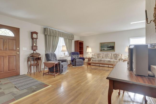 6693 Red Coach Ln, House other with 3 bedrooms, 2 bathrooms and null parking in Reynoldsburg OH | Image 7
