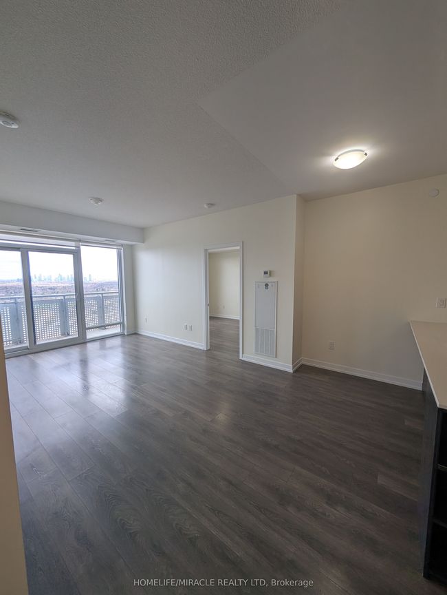 1611 - 2520 Eglinton Ave W, Condo with 3 bedrooms, 2 bathrooms and 1 parking in Mississauga ON | Image 10