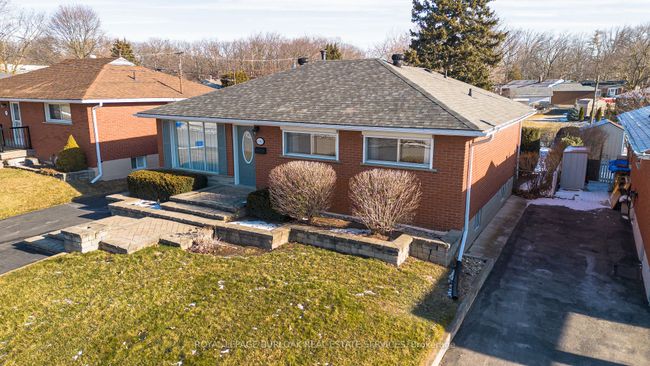 1303 Royal Dr, House other with 3 bedrooms, 2 bathrooms and 3 parking in Burlington ON | Image 4