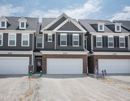 2247 Horseshoe Cir, Naperville, IL, 60564-1055 | Card Image