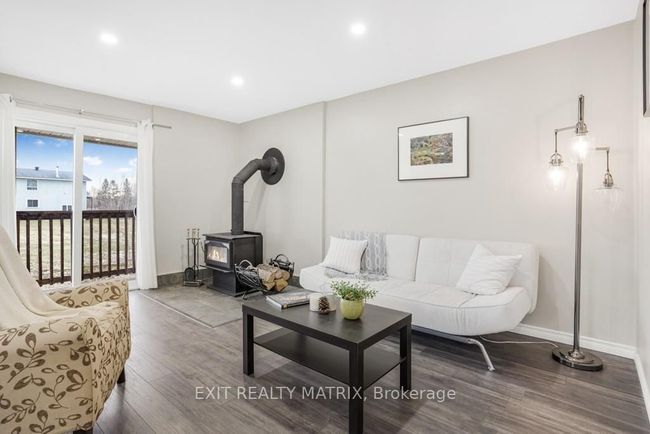 19285B County Rd, House other with 4 bedrooms, 2 bathrooms and 8 parking in Dunvegan ON | Image 15