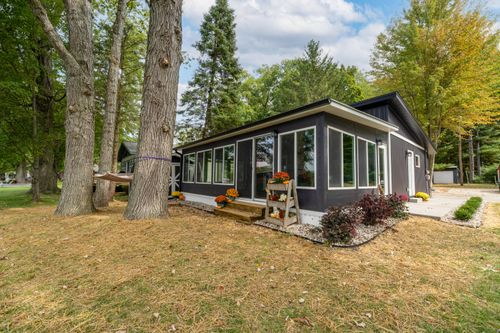 50 Baseline Rd, Gobles, MI, 49055-8817 | Card Image