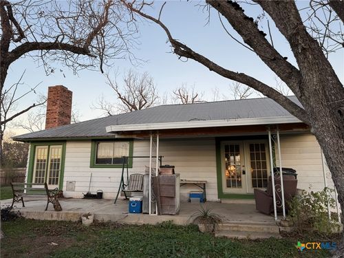 2742 W Kingsbury Street, Seguin, TX, 78155 | Card Image