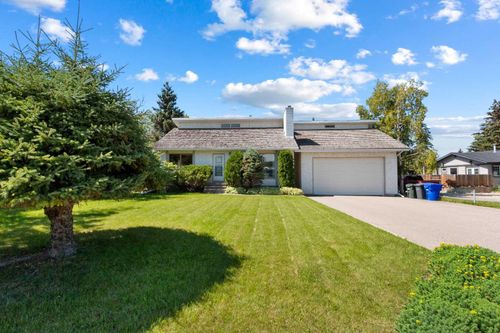 {{alt}} | Card Image