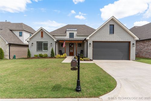 10215 E 121st Pl S, Bixby, OK, 74008-5820 | Card Image