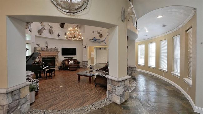 Another view of the entry area | Image 14