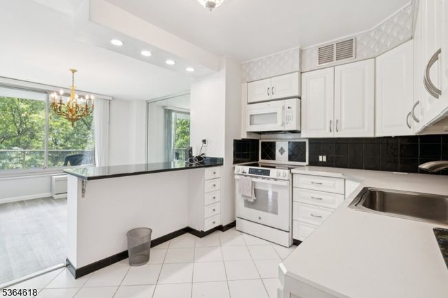 APT-518 - 1 Claridge Dr, House other with 2 bedrooms, 2 bathrooms and null parking in Verona NJ | Image 6
