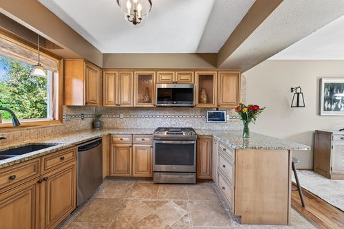 10243 Englewood Dr, Eden Prairie, MN, 55347-4623 | Card Image