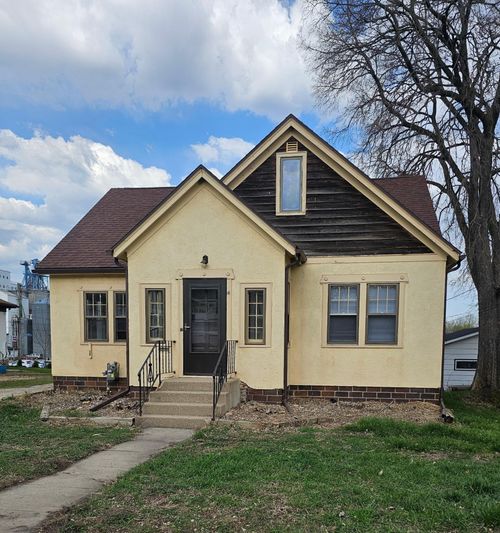 416 N 2nd St, Le Sueur, MN, 56058-1519 | Card Image