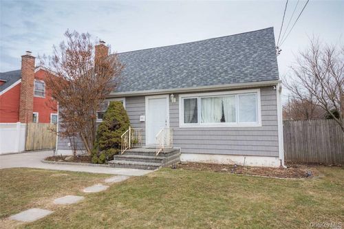 343 Greengrove Ave, Uniondale, NY, 11553-1816 | Card Image