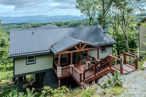 128 Hawthorn Rd, Beech Mountain, NC, 28604-8082 | Card Image