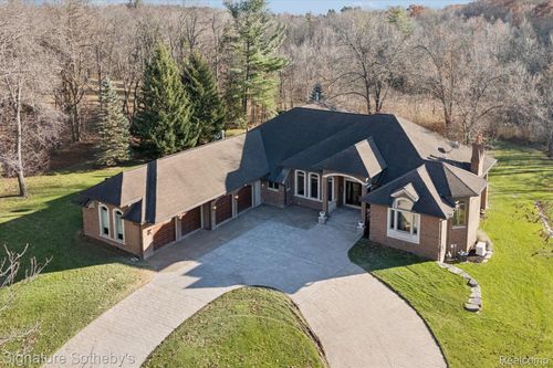 2140 33 Mile Rd, Bruce Twp, MI, 48065-3440 | Card Image