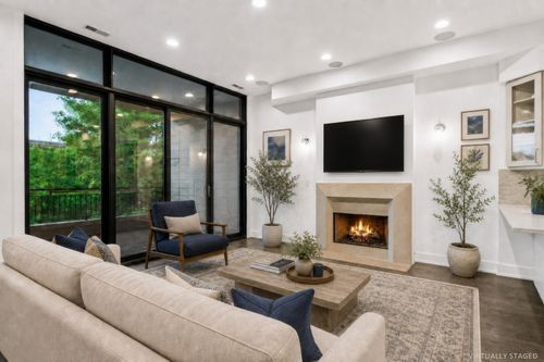 3-1021 N Wood St, Chicago, IL, 60622-4349 | Card Image