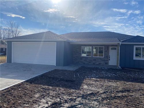 207 W 2nd St, Creighton, MO, 64739 | Card Image