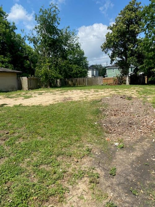 8922 Vinearbor St, Houston, TX, 77033-3223 | Card Image