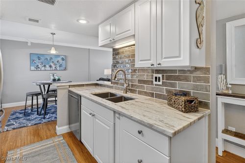 apt-215-2366 E Mall Dr, FORT MYERS, FL, 33901-9114 | Card Image