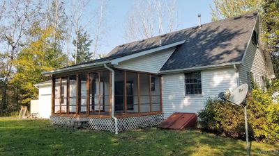 9325 Tonawanda Crk Road S, House other with 2 bedrooms, 1 bathrooms and null parking in Clarence NY | Image 2