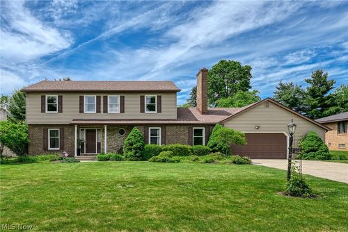 667 Clark Dr, Tallmadge, OH, 44278-1551 | Card Image