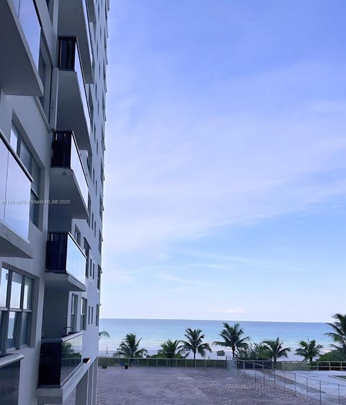 apt-414-6039 Collins Ave, Miami Beach, FL, 33140-2212 | Card Image