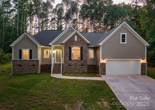 4903 Rio De Luna, Hickory, NC, 28601-9417 | Card Image