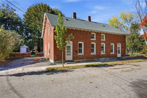 24 Lawrence St, Cumberland, RI, 02864-5311 | Card Image