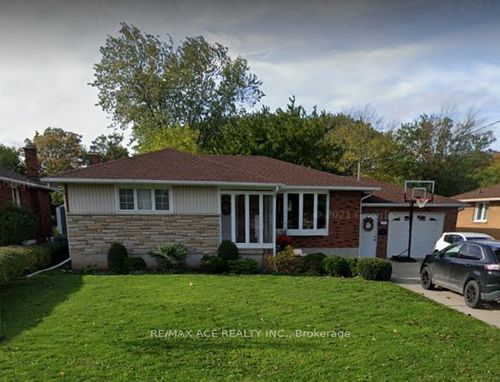 23 Woodsview Ave, Grimsby, ON, L3M3S7 | Card Image
