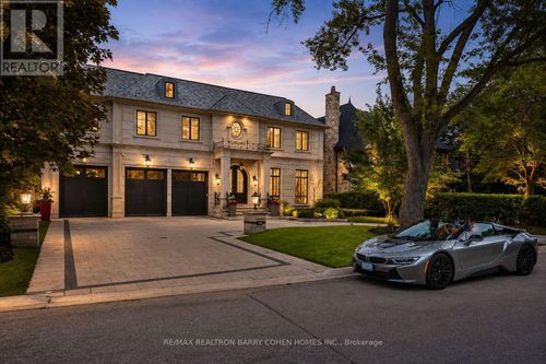39 Arjay Cres, North York, ON, M2L1C6 | Card Image