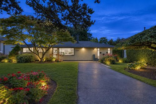 2161 Floralynn Crescent, North Vancouver, BC, V7J2W3 | Card Image