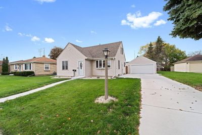 1913 26th Street, House other with 3 bedrooms, 2 bathrooms and null parking in KENOSHA WI | Image 1