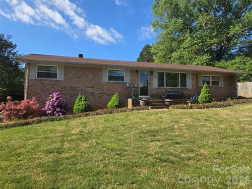 2824 25th Ave Ne, Hickory, NC, 28601-9190 | Card Image