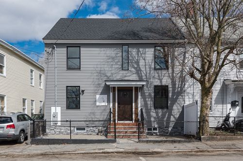 142 Concord St, Lowell, MA, 01852-2705 | Card Image