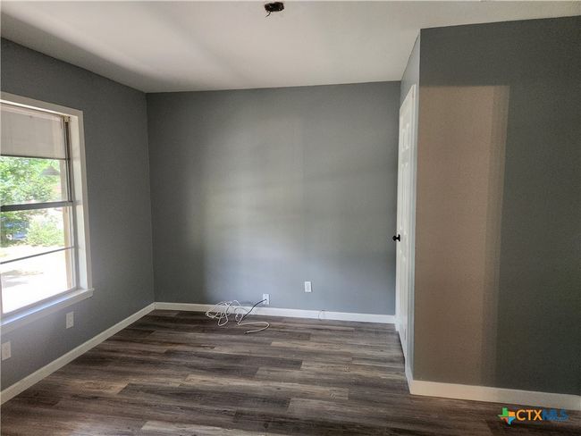 325 Montgomery St, House other with 3 bedrooms, 1 bathrooms and null parking in Yoakum TX | Image 6