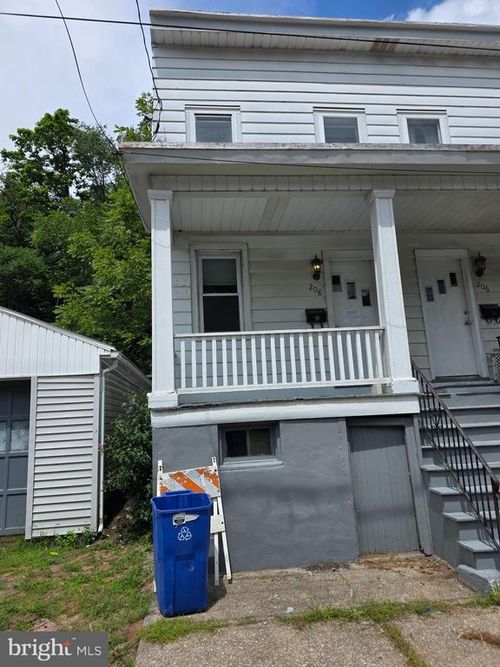 208 W Railroad St, POTTSVILLE, PA, 17901-1127 | Card Image