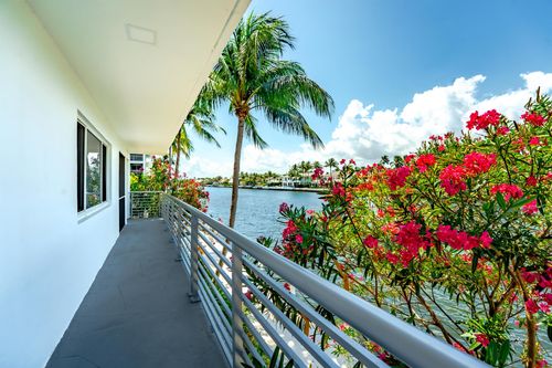 1015 Spanish River Rd, Boca Raton, FL, 33432-7677 | Card Image