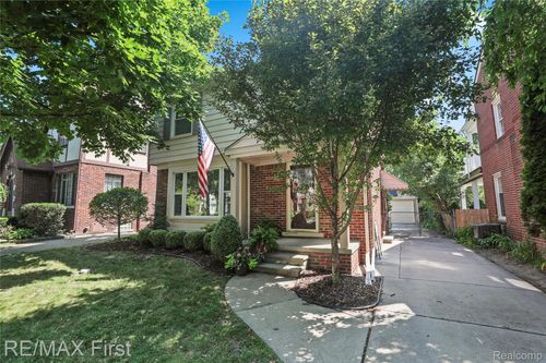 324 Fisher Rd, Grosse Pointe Farms, MI, 48230-1202 | Card Image