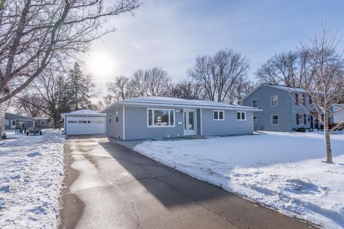 1211 13th Ave Sw, Willmar, MN, 56201-3946 | Card Image