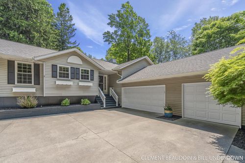 477 Union St, Douglas, MI, 49406-5107 | Card Image