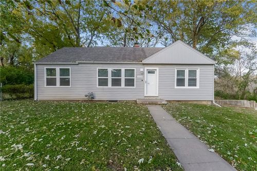 6828 Winchester Ave, Kansas City, MO, 64133-5559 | Card Image
