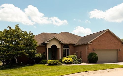 4 Greenmont Gdns, Vienna, WV, 26105-3254 | Card Image
